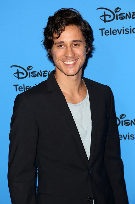 Peter Gadiot-20130805-78.jpg